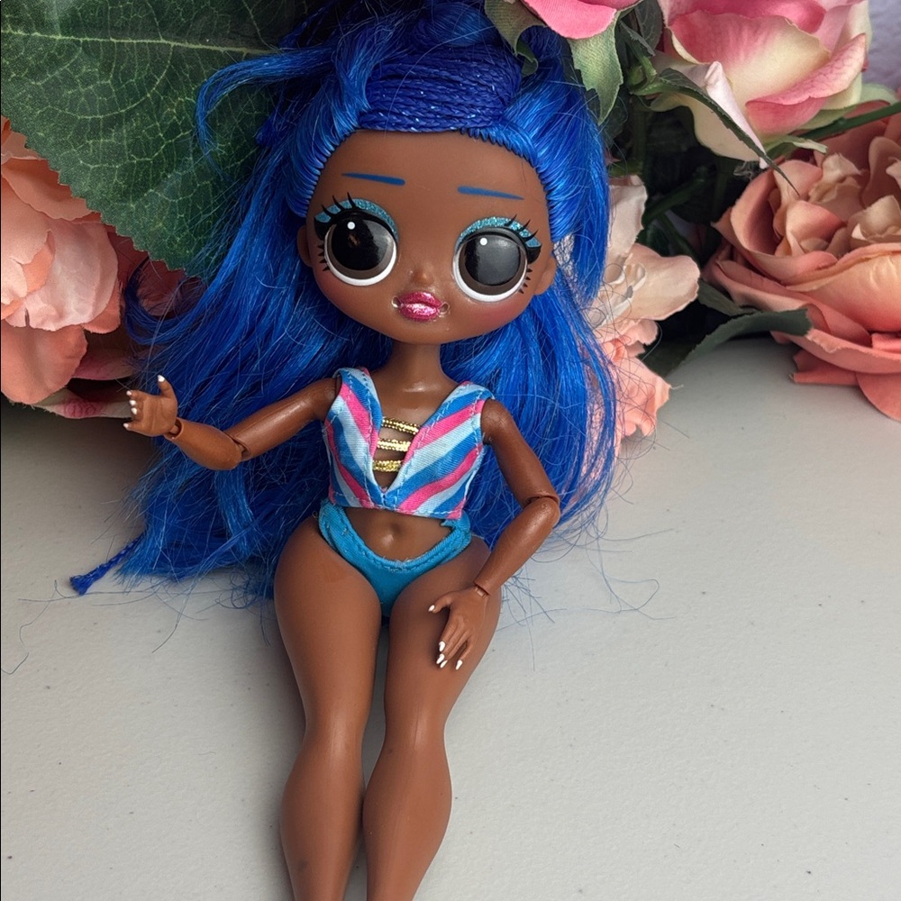 EUC L.O.L. Surprise! O.M.G. Miss Independent Fashion Doll Series 2